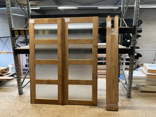 Douglas dubbel deurkozijn, melkglas Hillhout